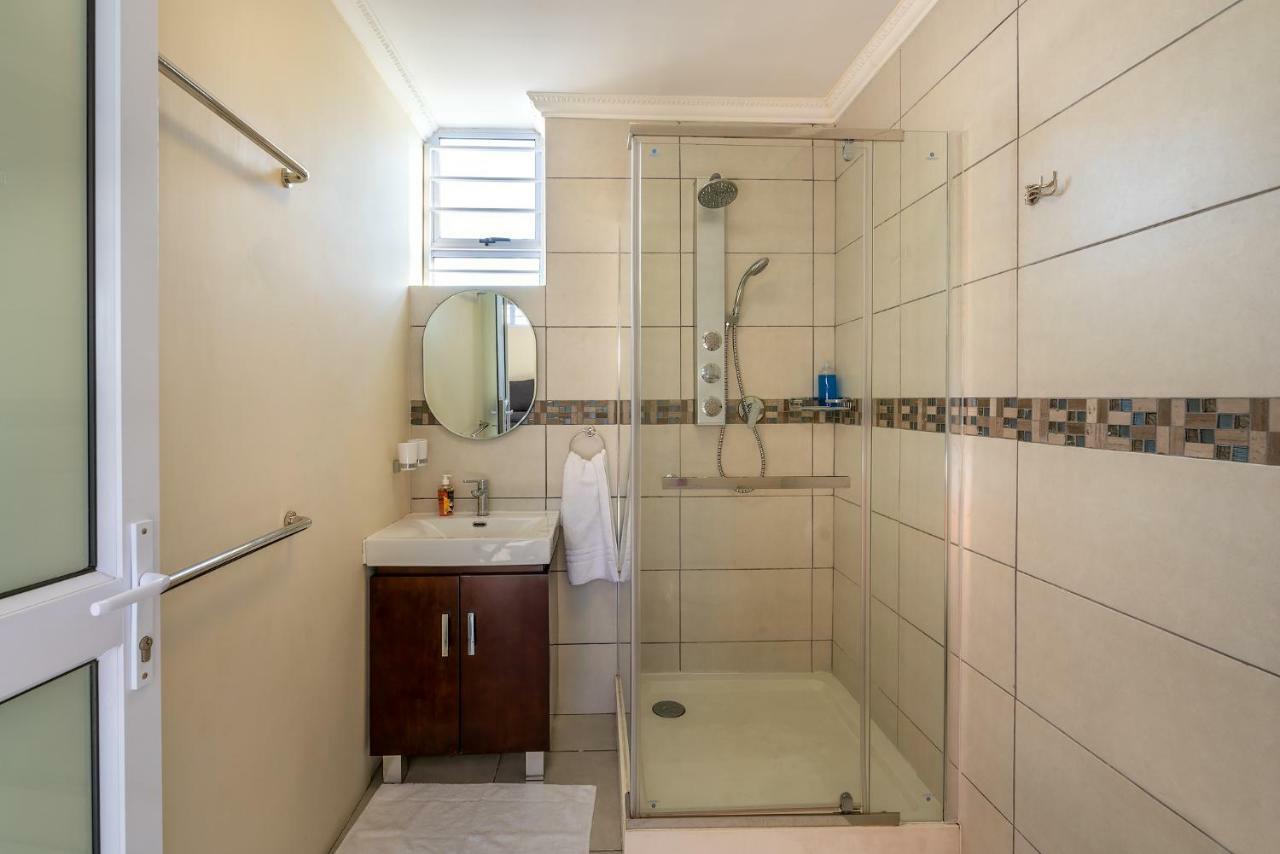 Pro Moni'S Guesthouse Muizenberg Eksteriør billede