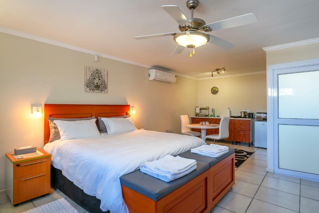 Pro Moni'S Guesthouse Muizenberg Eksteriør billede